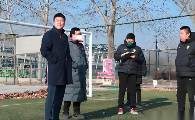 今晨体能课后，北京国安官宣签约备战NBA总决赛，媒体盛赞，更衣室氛围转暖的简单介绍