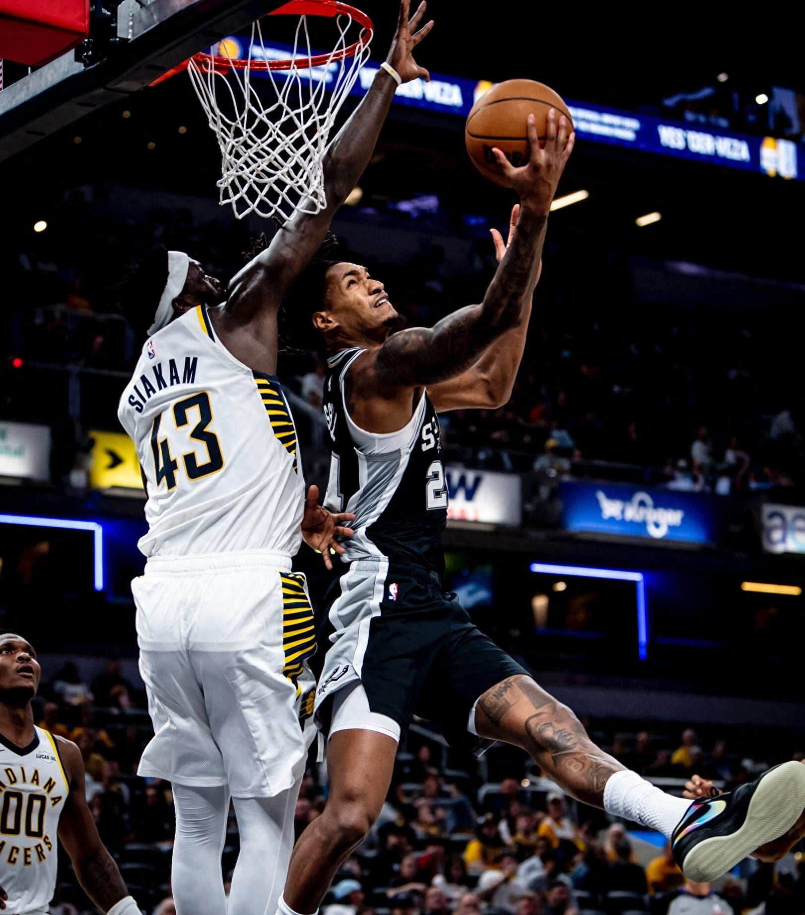 关于圣安东尼奥马刺训练开放日，今晚官宣签约引欢呼，全明星赛在即，赛程密集仍需轮换的信息